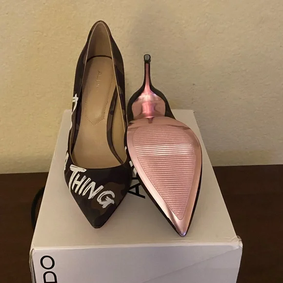 Brand new, never worn - Picture 2 of 3